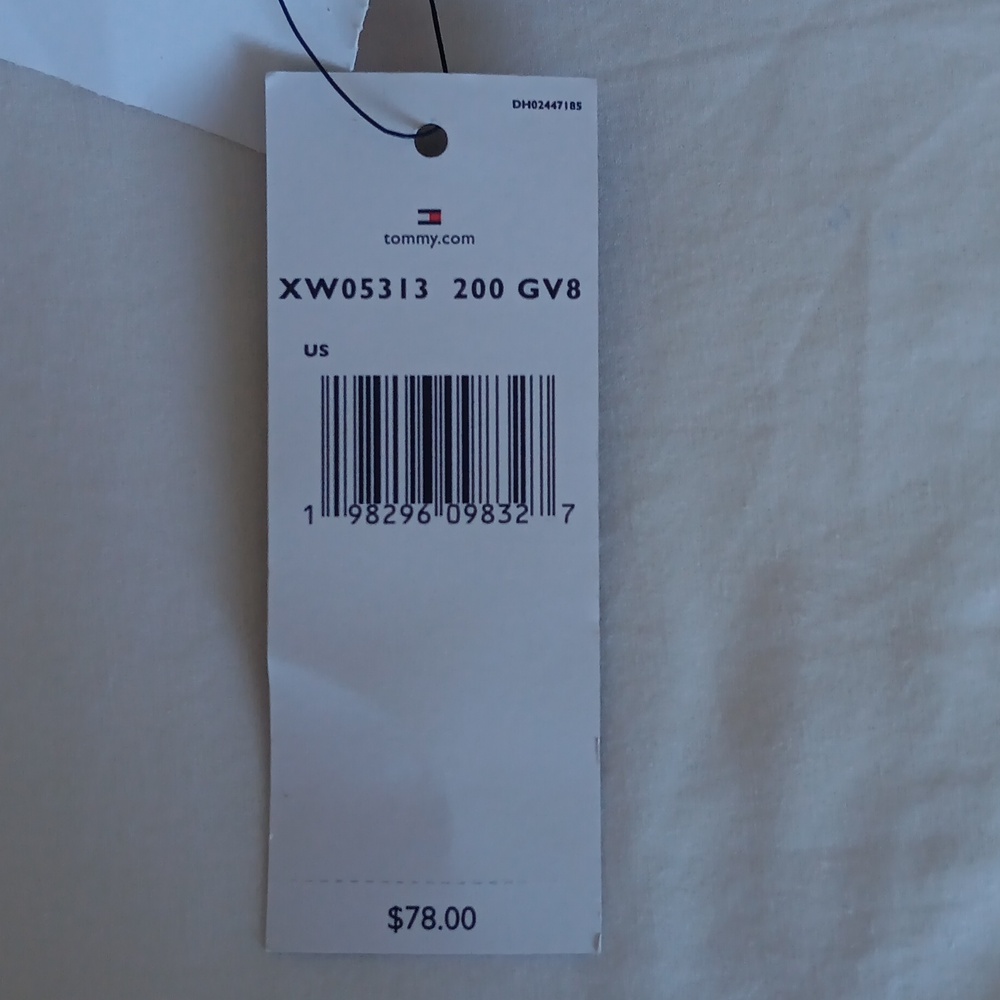 NWT.Tommy Hilfiger Tan Embossed Zip-Around Wallet - Picture 4 of 8